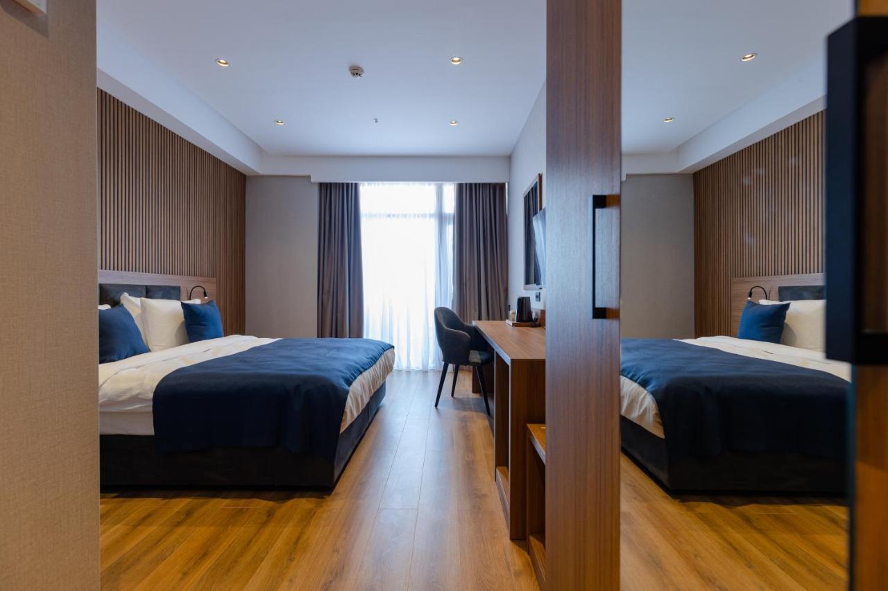 Hotel Monarch Batumi Exterior photo