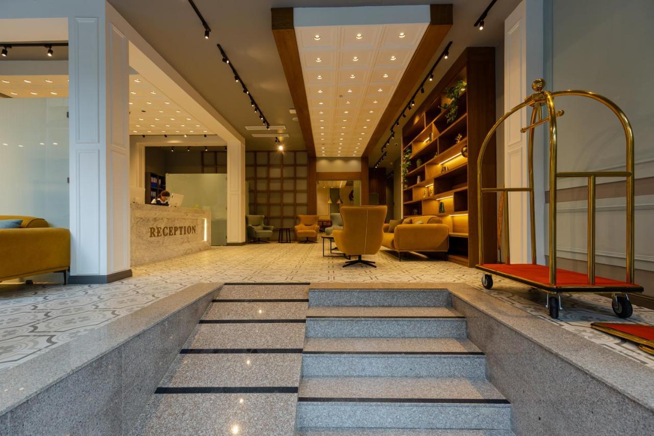 Hotel Monarch Batumi Exterior photo