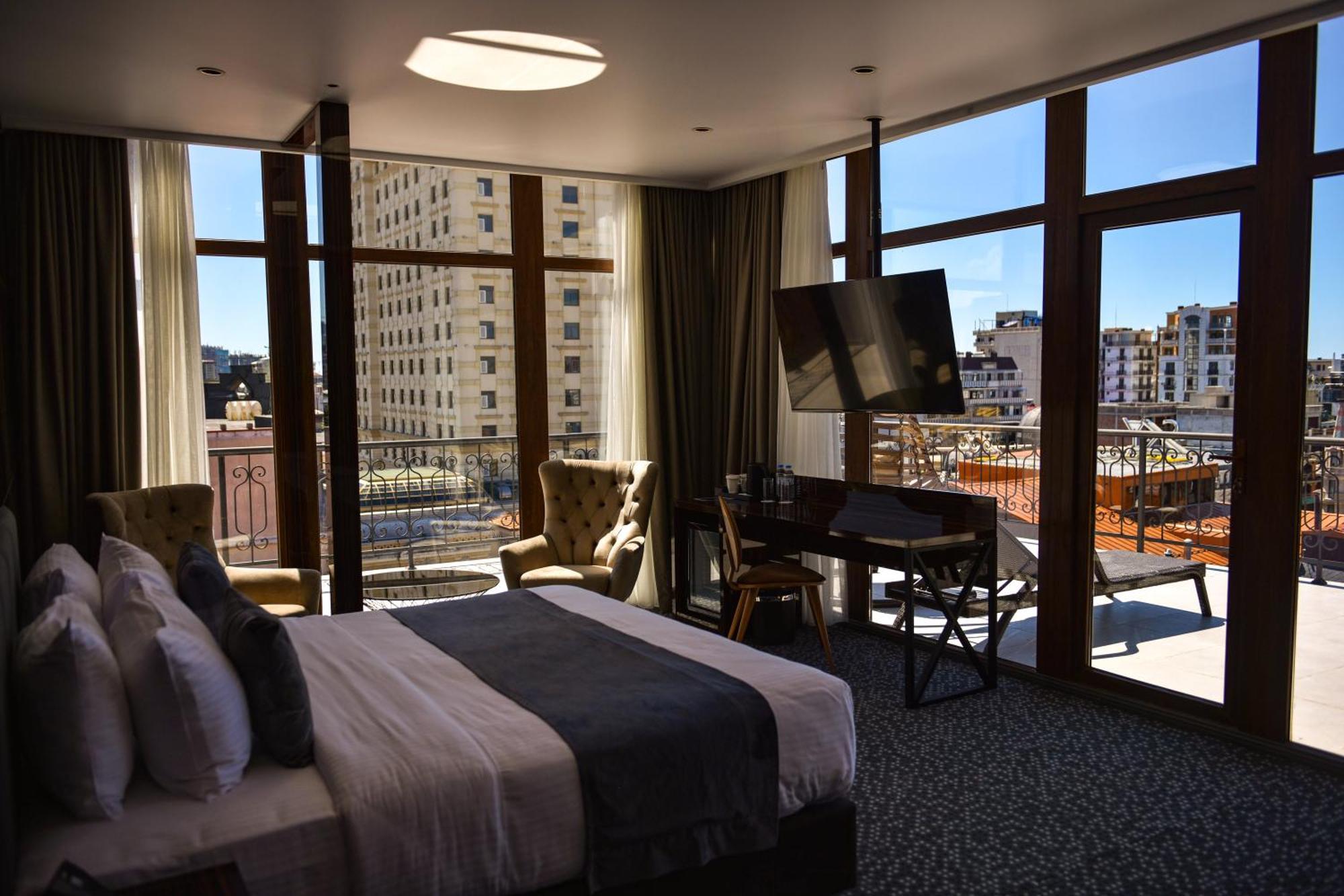 Hotel Monarch Batumi Exterior photo