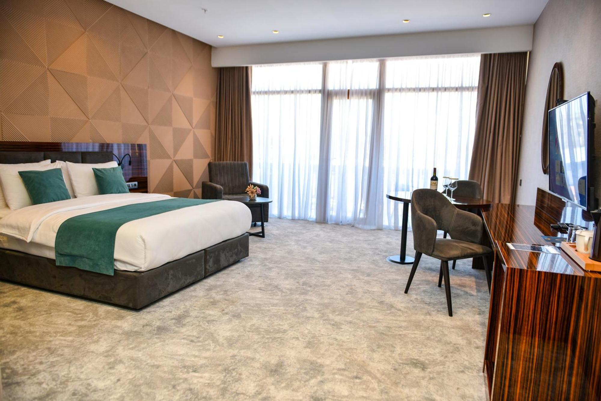 Hotel Monarch Batumi Exterior photo